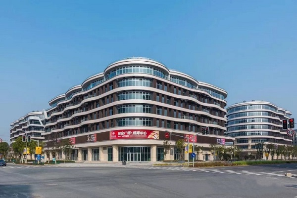 上海虹桥商务核心区一期开发的西北角写字楼：虹桥丽宝广场